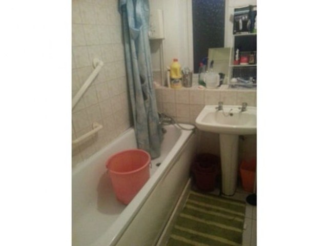  Image of 3 bedroom Flat to rent in Mount Pleasant Ilford Lane Ilford IG1 at MOUNT PLEASANT  ILFORD, IG1 2SG