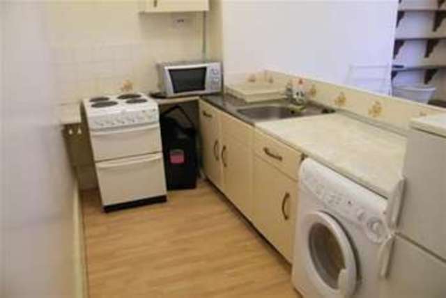  Image of 1 bedroom Flat to rent in Connaught Avenue Mutley Plymouth PL4 at Plymouth, PL4 7BY