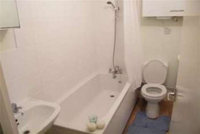  Image of 1 bedroom Flat to rent in Connaught Avenue Mutley Plymouth PL4 at Plymouth, PL4 7BY