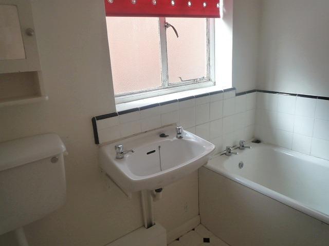  Image of 2 bedroom Flat to rent in Mytchett Road Mytchett Camberley GU16 at Mytchett, GU16 6ES