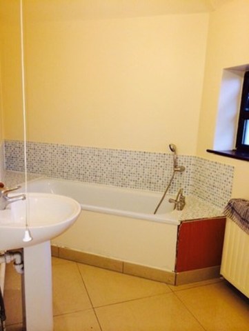  Image of 5 bedroom Terraced house to rent in Bromhall Road Becontree Dagenham RM8 at n-a BROOMHALL ROAD  DAGENHAM, RM8 2BJ