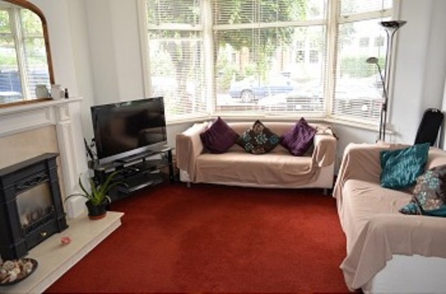  Image of 1 bedroom Flat to rent in New River Crescent London N13 at New River Crescent Palmers Green London, N13 5RJ