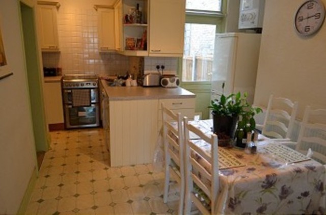  Image of 1 bedroom Flat to rent in New River Crescent London N13 at New River Crescent Palmers Green London, N13 5RJ