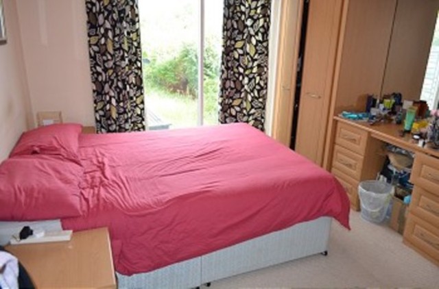  Image of 1 bedroom Flat to rent in New River Crescent London N13 at New River Crescent Palmers Green London, N13 5RJ