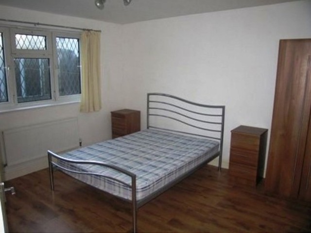  Image of 2 bedroom Flat to rent in Newland Street London E16 at Newlands Street  Canning Town, E16 2HN