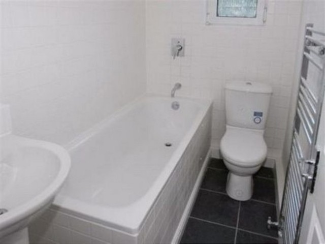  Image of 2 bedroom Flat to rent in Newland Street London E16 at Newlands Street  Canning Town, E16 2HN