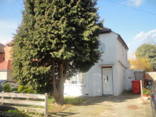  Image of 3 bedroom Semi-Detached house for sale in Norfolk Avenue Slough SL1 at Norfolk Avenue  Slough, SL1 3AF