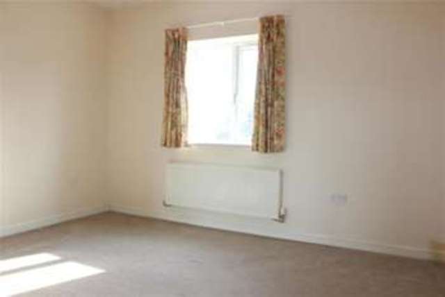  Image of 4 bedroom Detached house to rent in Norlands Lane Widnes WA8 at Widnes, WA8 5AT