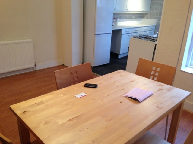  Image of 2 bedroom Detached house to rent in North Avenue London N18 at North Avenue  Edmonton, N18 2PS