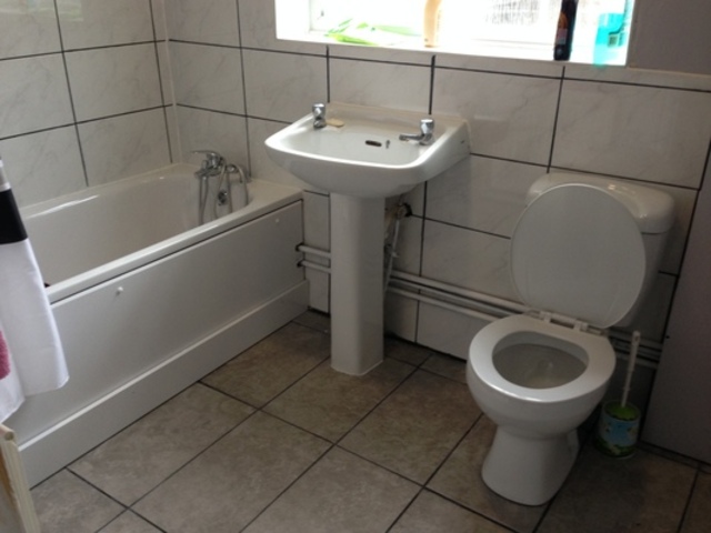  Image of 2 bedroom Detached house to rent in North Avenue London N18 at North Avenue  Edmonton, N18 2PS