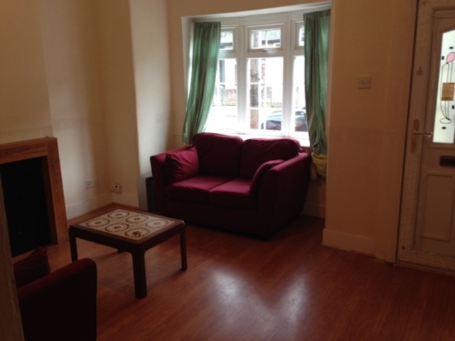  Image of 2 bedroom Detached house to rent in North Avenue London N18 at North Avenue  Edmonton, N18 2PS