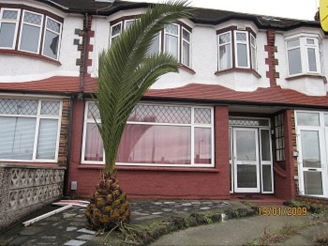  Image of House Share to rent in North Circular Road London N13 at North Circular Road  Palmers Green, N13 5EL