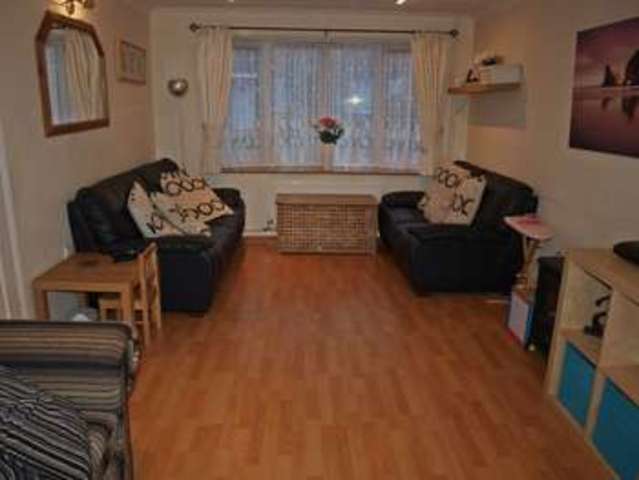  Image of 3 bedroom Semi-Detached house for sale in Suncote Avenue Dunstable LU6 at Suncote Avenue  Dunstable, LU6 1BN