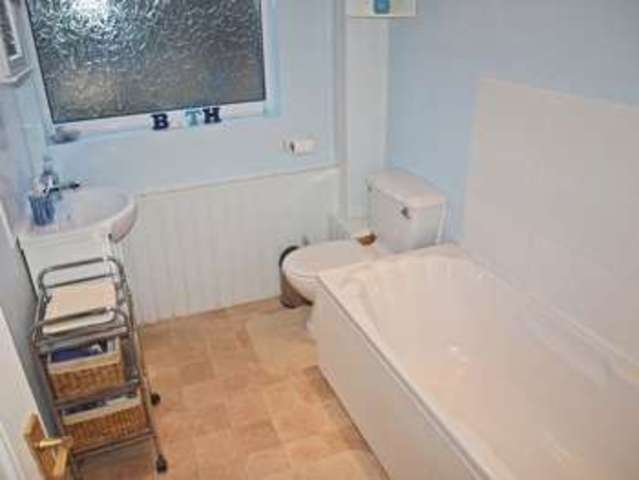  Image of 3 bedroom Semi-Detached house for sale in Suncote Avenue Dunstable LU6 at Suncote Avenue  Dunstable, LU6 1BN