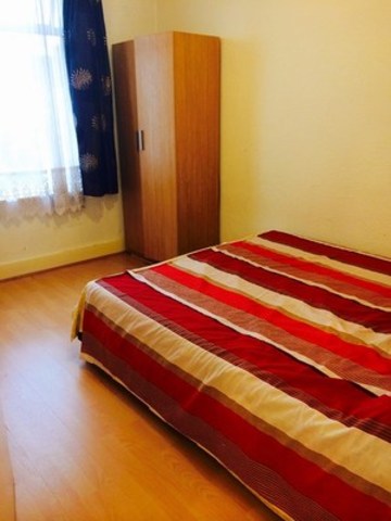  Image of 1 bedroom Terraced house to rent in North Road Ilford IG3 at NORTH ROAD  SEVEN KINGS, IG3 8AJ