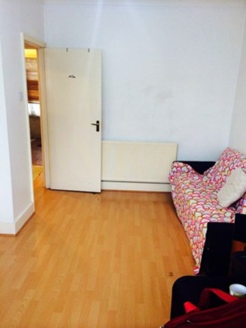  Image of 1 bedroom Terraced house to rent in North Road Ilford IG3 at NORTH ROAD  SEVEN KINGS, IG3 8AJ
