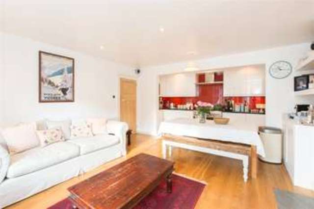  Image of 2 bedroom Flat to rent in North Side Wandsworth Common London SW18 at Battersea London Earlsfield, SW18 2SL