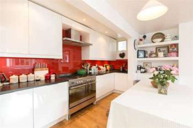 Image of 2 bedroom Flat to rent in North Side Wandsworth Common London SW18 at Battersea London Earlsfield, SW18 2SL
