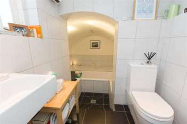  Image of 2 bedroom Flat to rent in North Side Wandsworth Common London SW18 at Battersea London Earlsfield, SW18 2SL