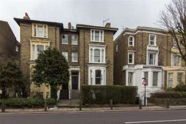  Image of 2 bedroom Flat to rent in North Side Wandsworth Common London SW18 at Battersea London Earlsfield, SW18 2SL