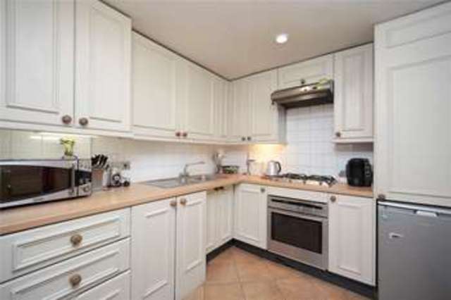  Image of 2 bedroom Flat to rent in North Side Wandsworth Common London SW18 at Wandsworth London Earlsfield, SW18 2SL