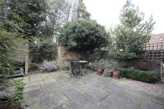  Image of 2 bedroom Flat to rent in North Side Wandsworth Common London SW18 at Wandsworth London Earlsfield, SW18 2SL