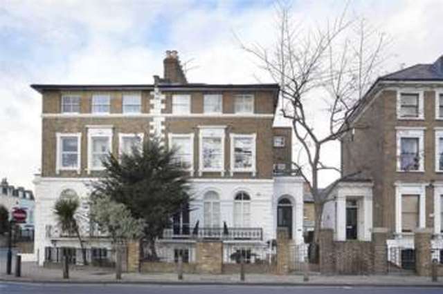  Image of 2 bedroom Flat to rent in North Side Wandsworth Common London SW18 at Wandsworth London Earlsfield, SW18 2SL