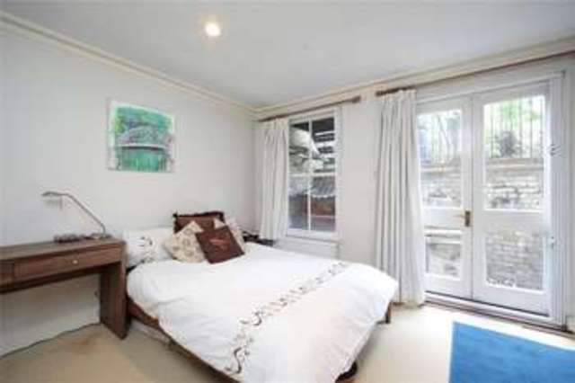  Image of 2 bedroom Flat to rent in North Side Wandsworth Common London SW18 at Wandsworth London Earlsfield, SW18 2SL