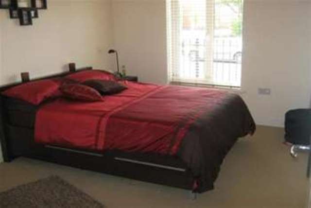  Image of 2 bedroom Flat to rent in Chopin Mews Mazurek Way Swindon SN25 at Swindon, SN25 1TS