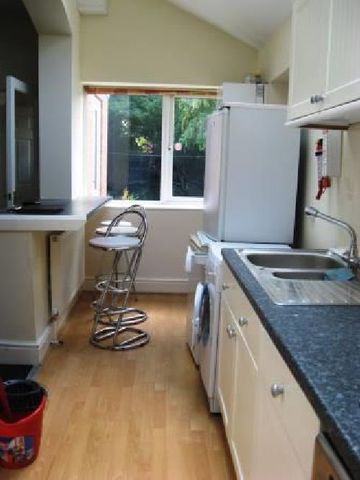  Image of 6 bedroom House Share to rent in Oak Tree Lane Selly Oak Birmingham B29 at Selly Oak West Midlands Selly Oak, B29 6HX