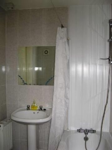  Image of 6 bedroom House Share to rent in Oak Tree Lane Selly Oak Birmingham B29 at Selly Oak West Midlands Selly Oak, B29 6HX