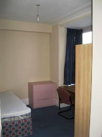  Image of 6 bedroom House Share to rent in Oak Tree Lane Selly Oak Birmingham B29 at Selly Oak West Midlands Selly Oak, B29 6HX