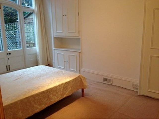  Image of 1 bedroom Ground Flat to rent in Oakfield Road London N14 at Oakfield Road  Southgate, N14 6LX