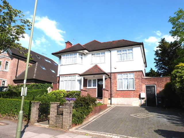  Image of 5 bedroom Detached house to rent in Oakfields Road London NW11 at TEMPLE FORTUNE, GOLDERS GREEN  GOLDERS GREEN, NW11 0HY