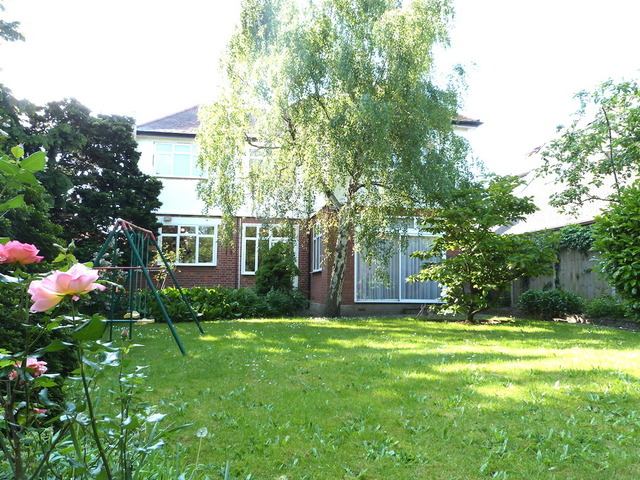  Image of 5 bedroom Detached house to rent in Oakfields Road London NW11 at TEMPLE FORTUNE, GOLDERS GREEN  GOLDERS GREEN, NW11 0HY