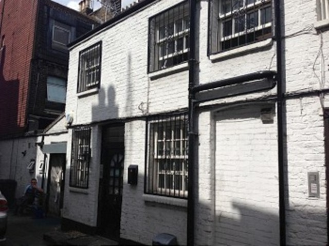  Image of 2 bedroom Maisonette to rent in Oakleigh Mews Oakleigh Road North London N20 at Oakleigh Mews Oakleigh Road North Whetstone, N20 9HQ
