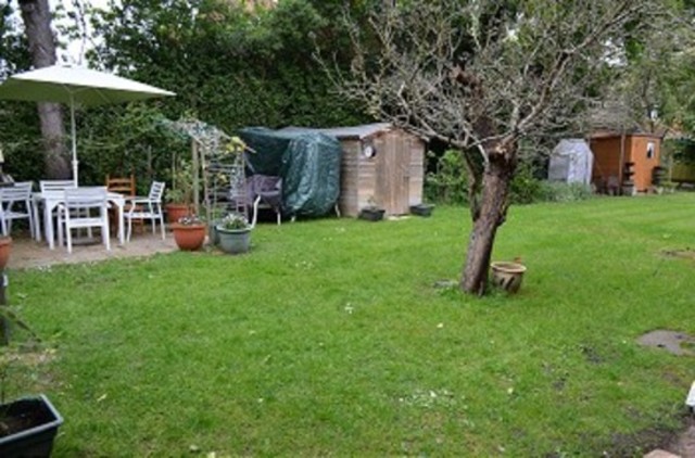  Image of 2 bedroom Maisonette to rent in Oakwood Close London N14 at Oakwood Close  Southgate, N14 4JY