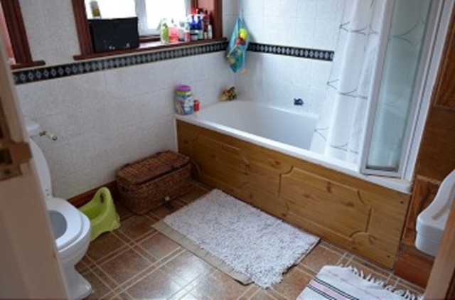  Image of 3 bedroom Detached house to rent in Oakwood Park Road London N14 at Oakwood Park Road  Southgate, N14 6QA