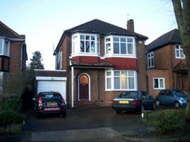  Image of 4 bedroom Detached house to rent in Oakwood Park Road London N14 at Oakwood Park Road  Southgate, N14 6QD