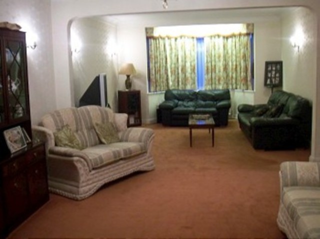  Image of 4 bedroom Detached house to rent in Oakwood Park Road London N14 at Oakwood Park Road  Southgate, N14 6QD