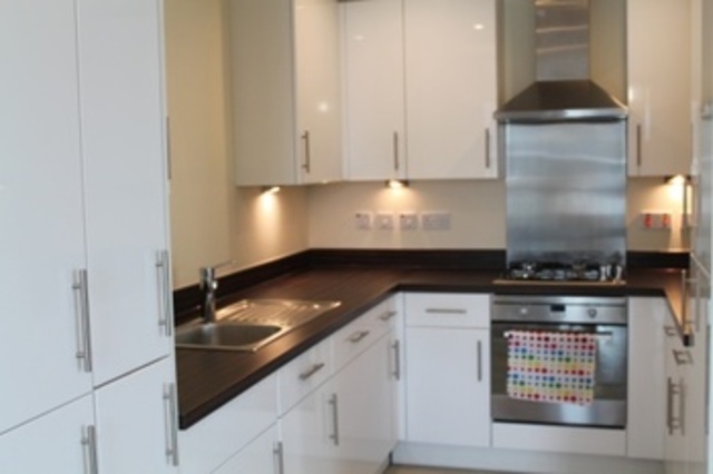  Image of 3 bedroom Flat to rent in Oberon Court London E6 at Oberon Court  East Ham, E6 1BF