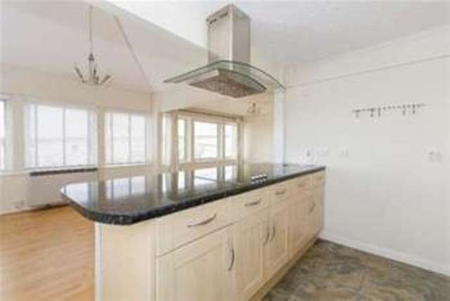  Image of 3 bedroom Flat to rent in Asturias Way Southampton SO14 at Southampton, SO14 3HT