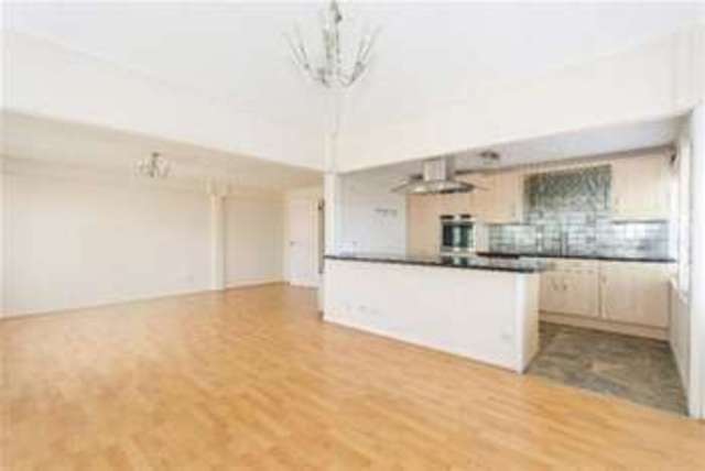  Image of 3 bedroom Flat to rent in Asturias Way Southampton SO14 at Southampton, SO14 3HT