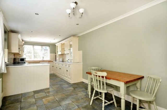  Image of 3 bedroom Detached house to rent in Old Ford Road London E3 at OLD FORD ROAD  BETHNAL GREEN, E3 5TA