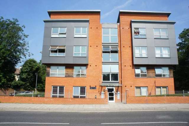  Image of 2 bedroom Apartment to rent in Pegler Way Crawley RH11 at Old Meadow House Peglar Way Crawley, RH11 7AD