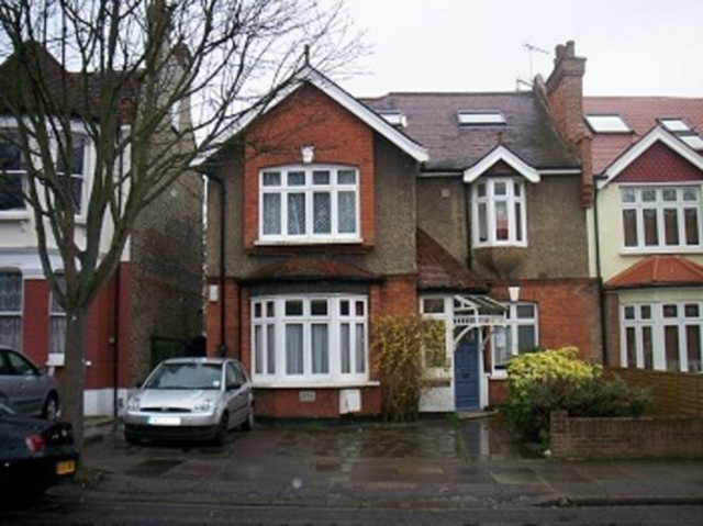  Image of Studio flat to rent in Old Park Road London N13 at Old Park Road  Palmers Green, N13 4RE