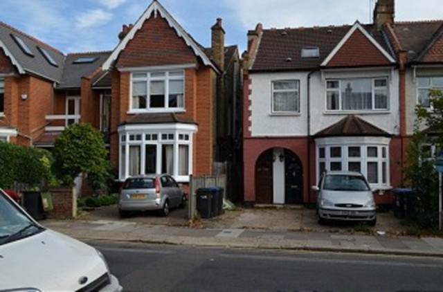  Image of 2 bedroom Flat to rent in Old Park Road London N13 at Old Park Road  Palmers Green, N13 4RE