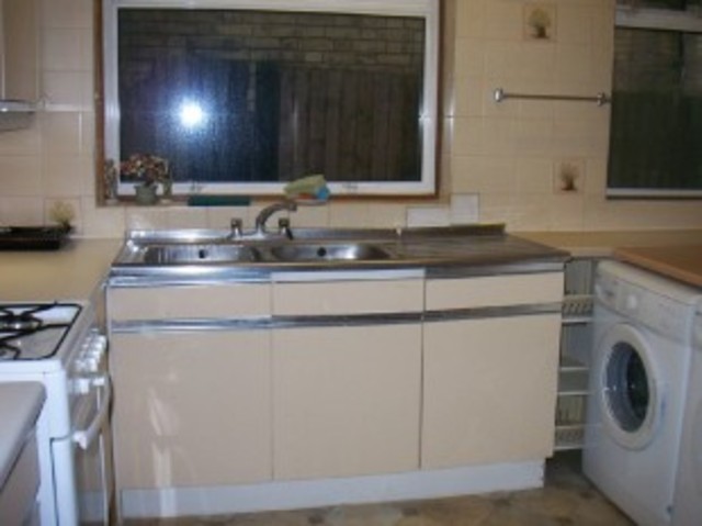  Image of Studio flat to rent in Old Park Road London N13 at Old Park Road  London, N13 4RE