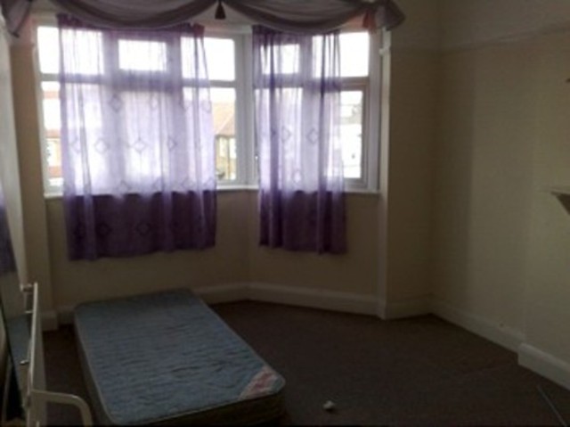  Image of 3 bedroom Flat to rent in Clarence Road London N22 at Orchard Court Clarence Road Wood Green, N22 8PN