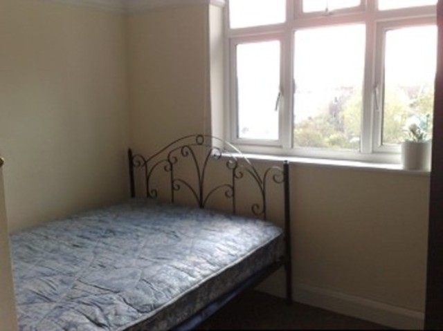  Image of 3 bedroom Flat to rent in Clarence Road London N22 at Orchard Court Clarence Road Wood Green, N22 8PN